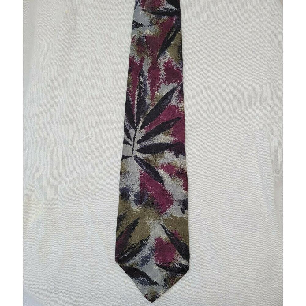 Cardinale Silk tie Made in USA 100% Italy Silk Purple Floral Design HademadeRare